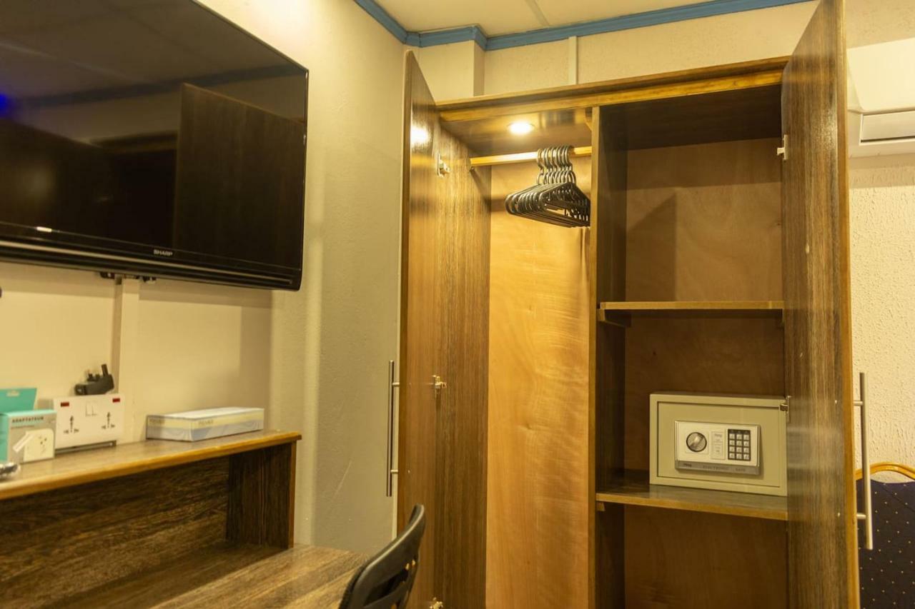 Hotel Styled Apartment In Heart Of 쿠아트레 보르네 외부 사진